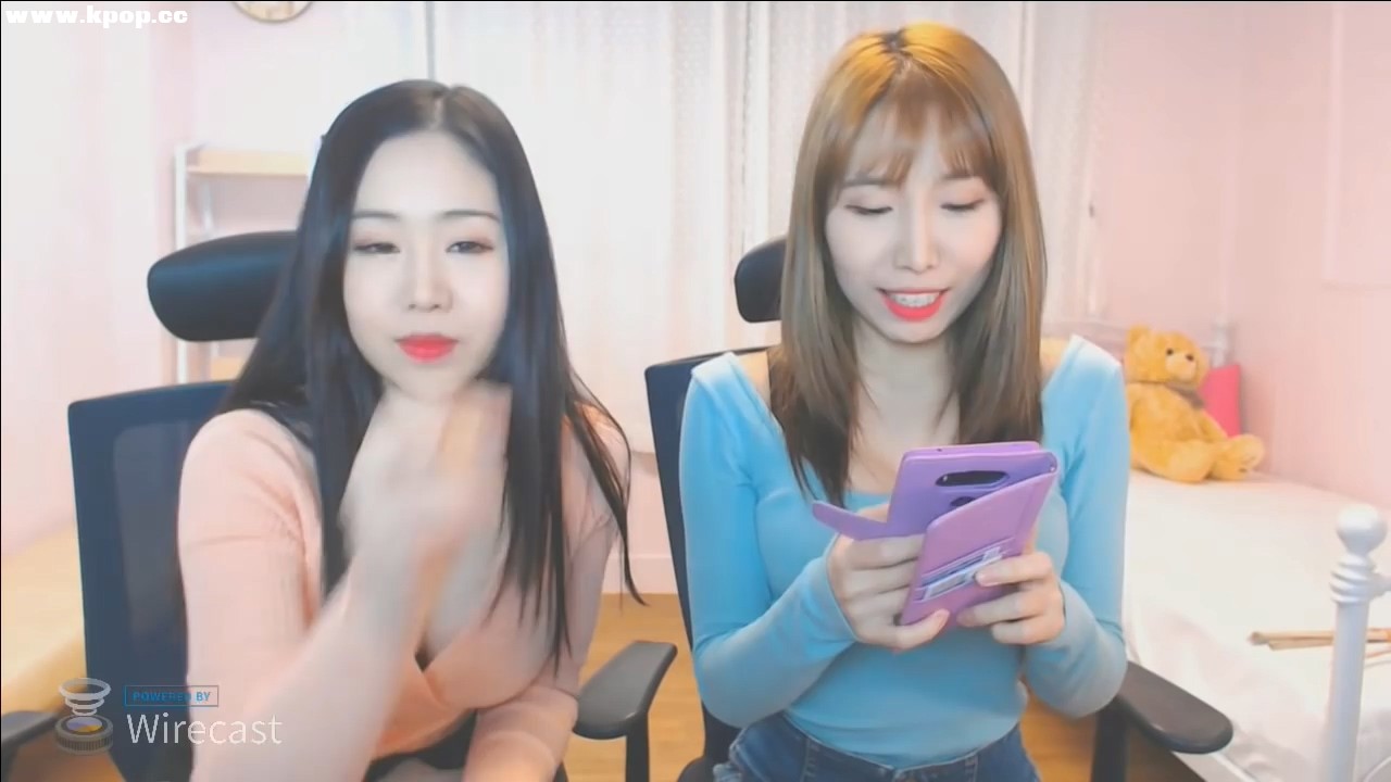 Waveya Ari & MiU Pizza 피자 먹방 Waveya Live – 3232017 – #0310插图