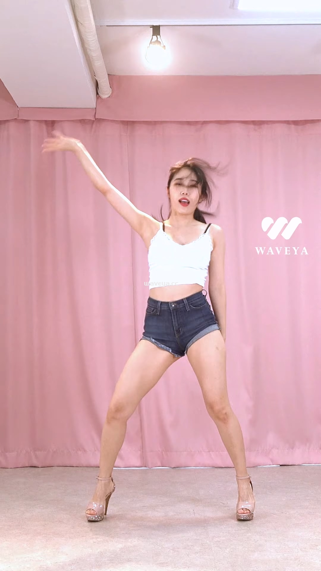 SOMI (전소미) 덤덤 DUMB DUMB Challenge #Shorts   Waveya MiU 웨이브야 미유 – #00004插图